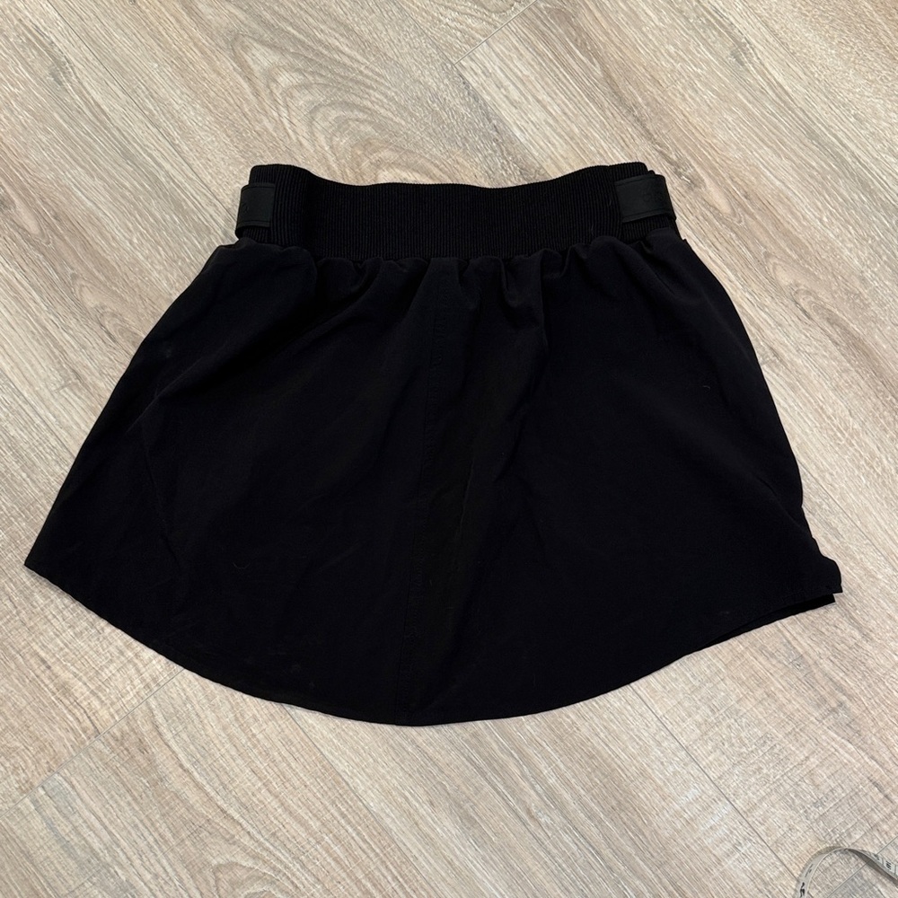 ALO Yoga Black Skirt with Logo Patch - Picture 8 of 15